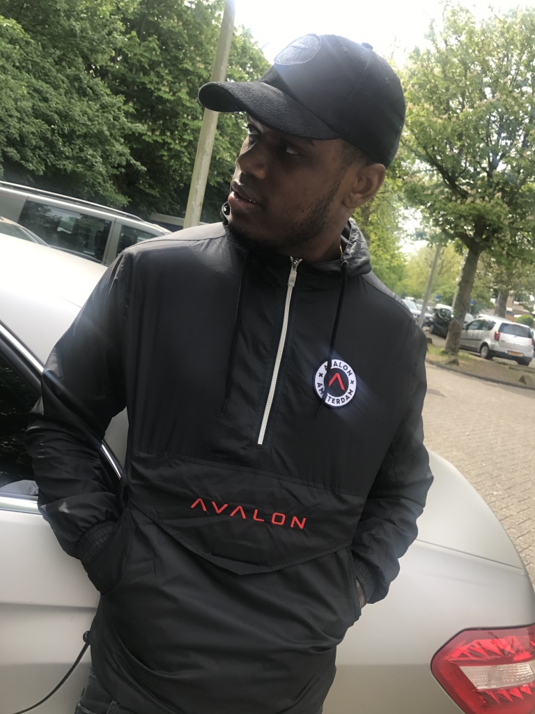 Zefanio in de ‘Avalon Windbreaker’